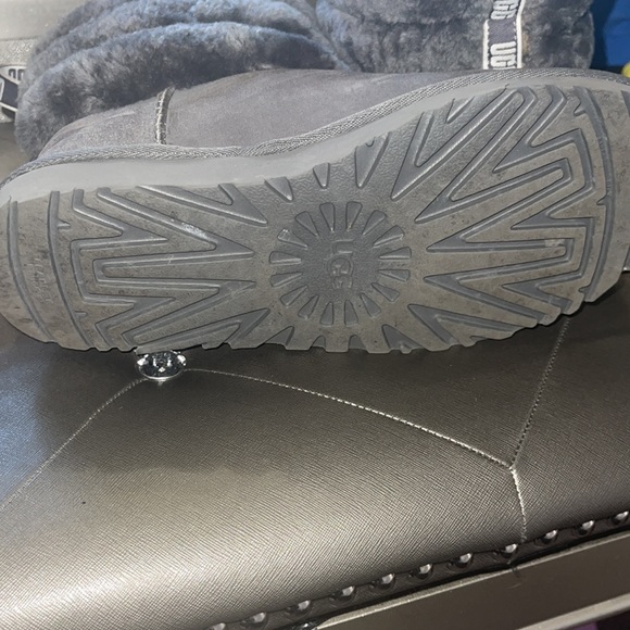 UGG boot - Picture 2 of 4